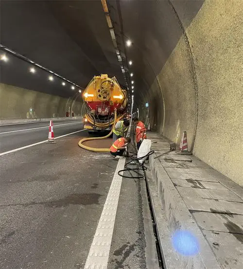 青原隧道排水渠清淤